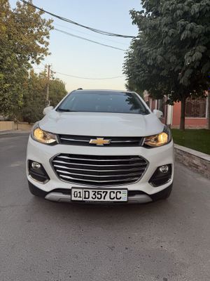 Срочно продаю свой машина Трекер 1 отлично состаяния