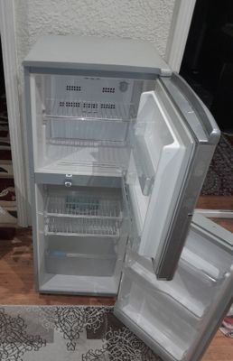 Холодильник Hitachi R-270AUK5K — рабочий, компактный