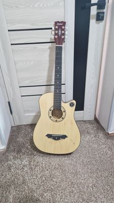 Gitara akustik 700.000 so'm