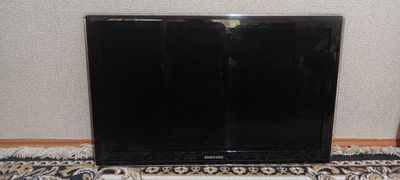 Телевизор Samsung ua32c5000qr. Диагональ 32 Б. У. .