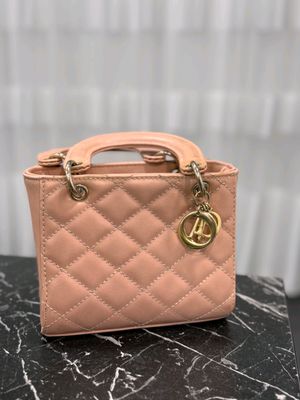 Dior sumka 35.000