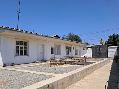 Hovli uy soriladi
