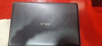 Noutbook Asus vivobook