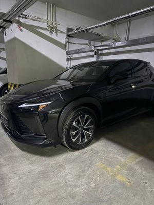 Lexus rz 450e 2023 новая