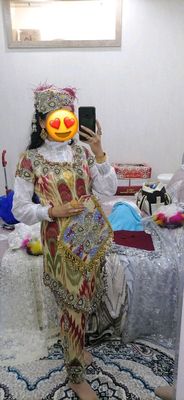 Qalmoo, Yashmoq, Kuylak ishtoni bn