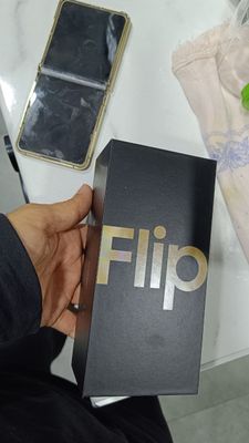 Samsung Z flip gold. Mabe in Korea