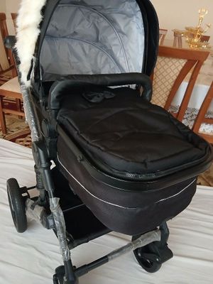 Shu bolalar kolyaskasi sotiladi 140$ga olingan holati yahshi yengi