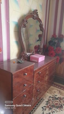 Мебель... диван и шкаф