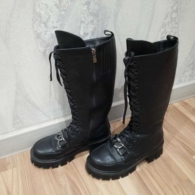 Продаю женские сапоги