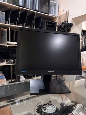 Samsung 19” holati yaxshi