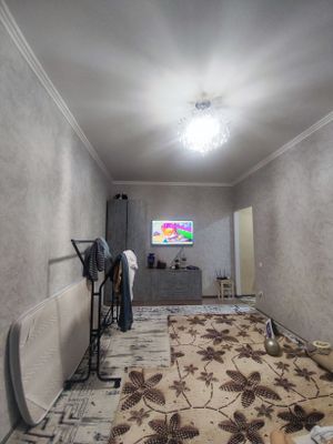 Задаётся 1 комнатная 10 мкр 3 этаж