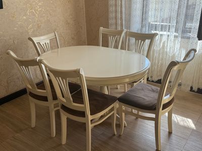 Стол и стулья