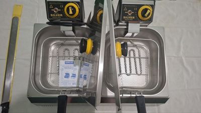 Tostr,fritoz,mikrovalnovka ,gambarg aparat (2 dona)