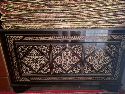 divan oyna shfaner shkaflar bor