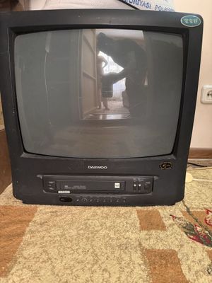 Eski videokassetalar uchun televizor (VHS)