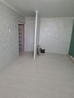 Срочно продаётся 1 ком квартира в чирчике 1 этаж 3мкн