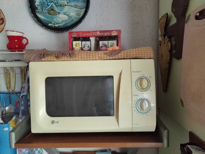Продам Микроводновку LG