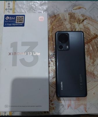 Срочно продоется в отличном состоянии Xiaomi 13 lity