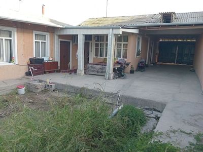 Аэропорт йулида ховли уй сотилади