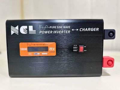 Инвертор с зарядкой 12V-220V 1000W XCL