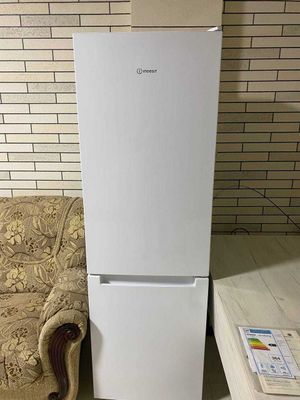 В идеальном состоянии Холодильник Indesit ITS 4180, No Frost, 298 л