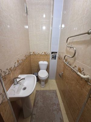 Indenim roʻparasidagi 2ta 7 etajka domlardan srochna sotiladi 2 dom ..
