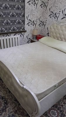 spalniy garnitur sotiladi 400$