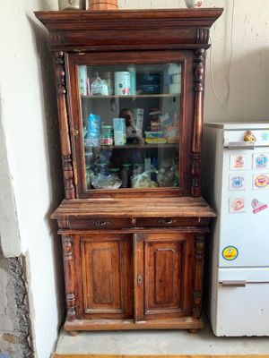 Антикварный сервант