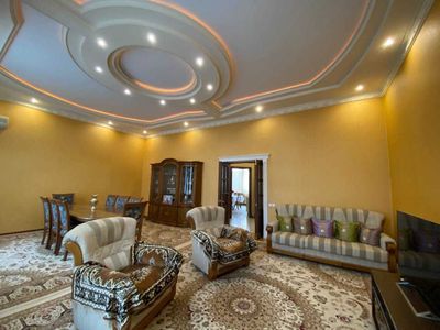 м.Буюк Ипак Йули ул.Никитина дом 2-этажа 200 м² под мини отель 1-линия