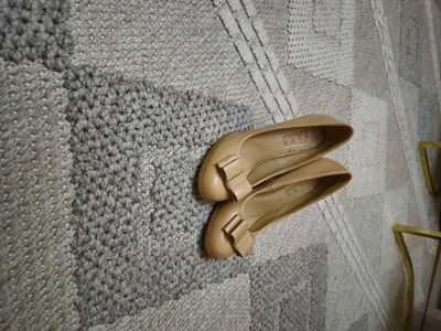 ZARA tufli, bej rang, 38 razmer, yaxshi holat, oz ishlatilgan.