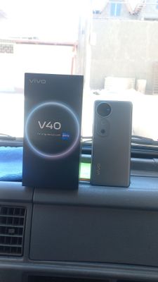 Vivo 40 zeiss sotiladi