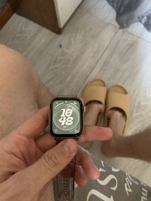 Продается apple watch 4