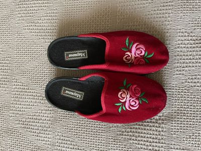 Продам тапочки не дорого