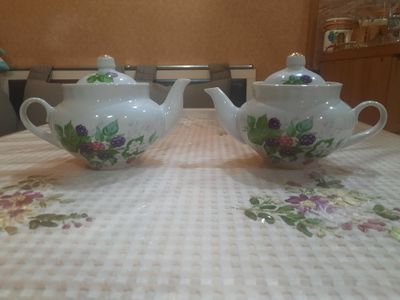 Абсолютно новые, красивые, фарфоровые чайники "Ежевика", Прокопьевски