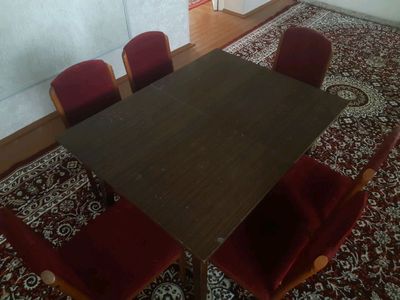 Продам мебель 2 дивана и стол с стульями. б/у