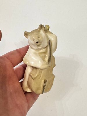 фарфоровая статуэтка Медведь с контробасом ЛЗФИ