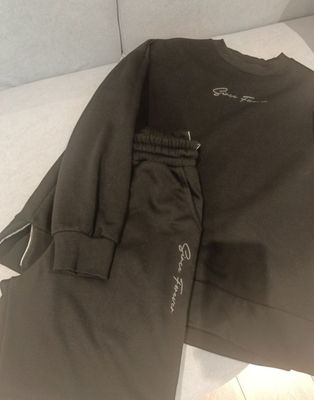Продам спортивный костюм