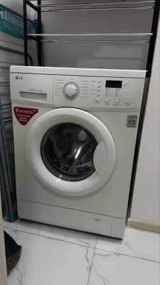 Продаю стиральную машину LG б у