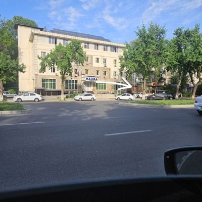 Срочно 1 чи линия Квартира Углавой под офис 2 хона 48 кв