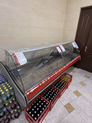Холодильник витрина в хорошем состоянии