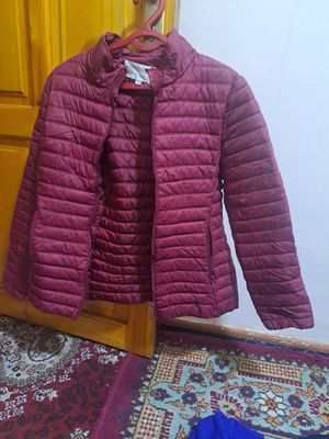 срочно сотилади аёллар курткаси
