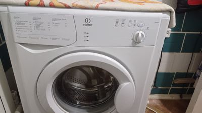 Продаю срочно стиральную машину ИНДЕЗИТ.