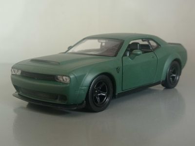 Коллекционная модель Dodge Challenger, масштаб 1:36