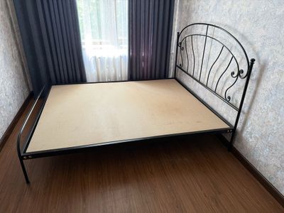 Продается двуспальная кровать