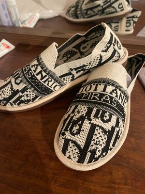 Skechers sotiladi yangi razmeri 38 juda yengil