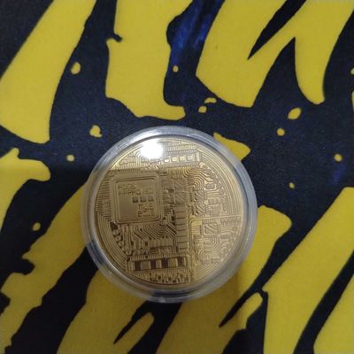 Биткоин монета золотая