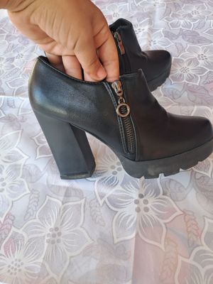 Ayollar oyoq kiyimi
