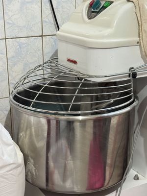 Tayyor yurib turgan biznes sotiladi