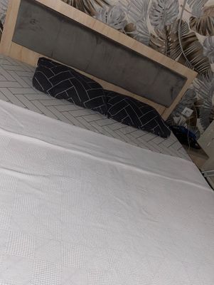 Постель комплект новый под заказ тоже есть