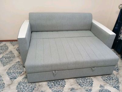 Divan sotiladi